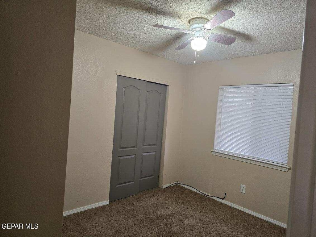 12105 Castle View Way - Photo 11