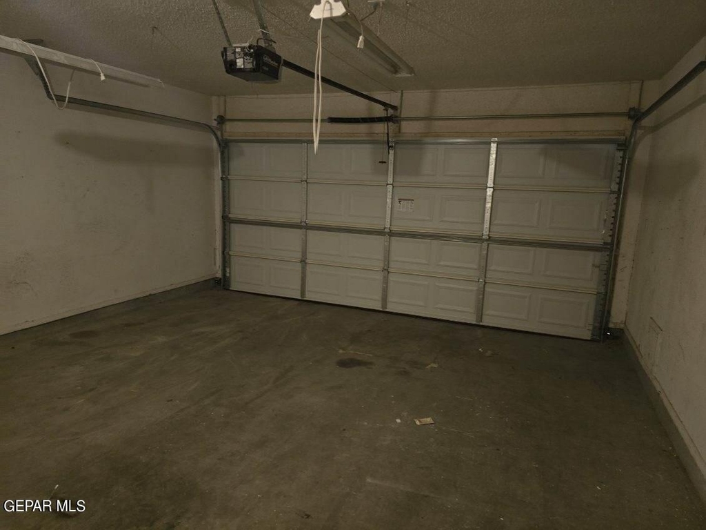 12105 Castle View Way - Photo 18