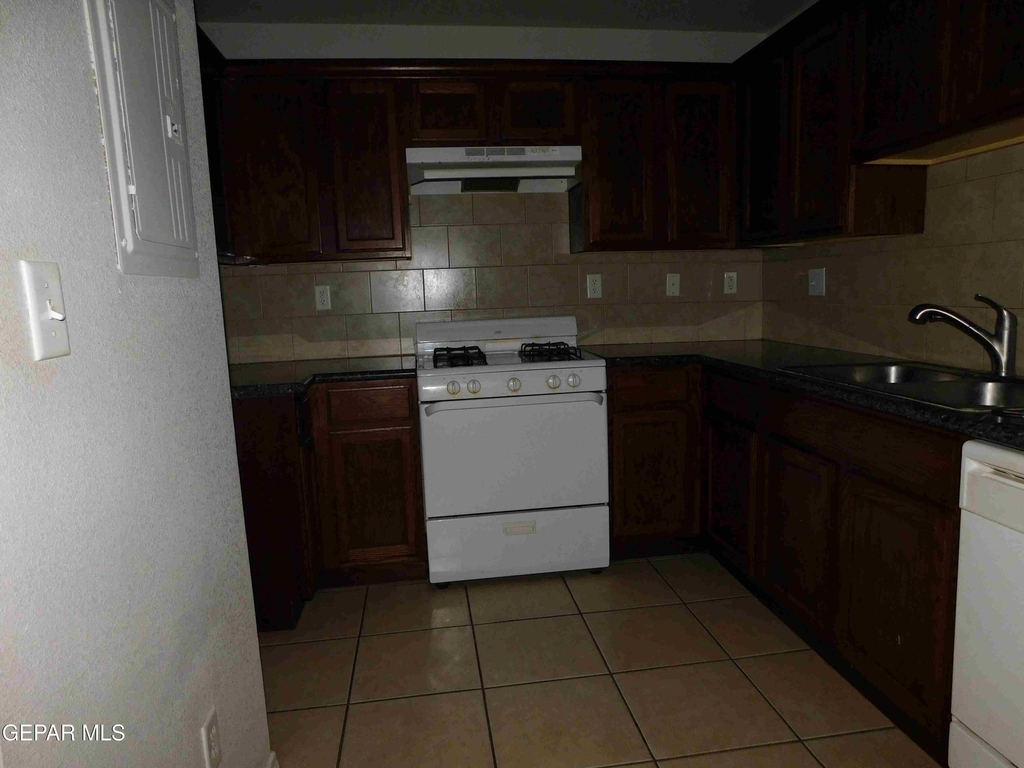 10051 Railroad Drive - Photo 13