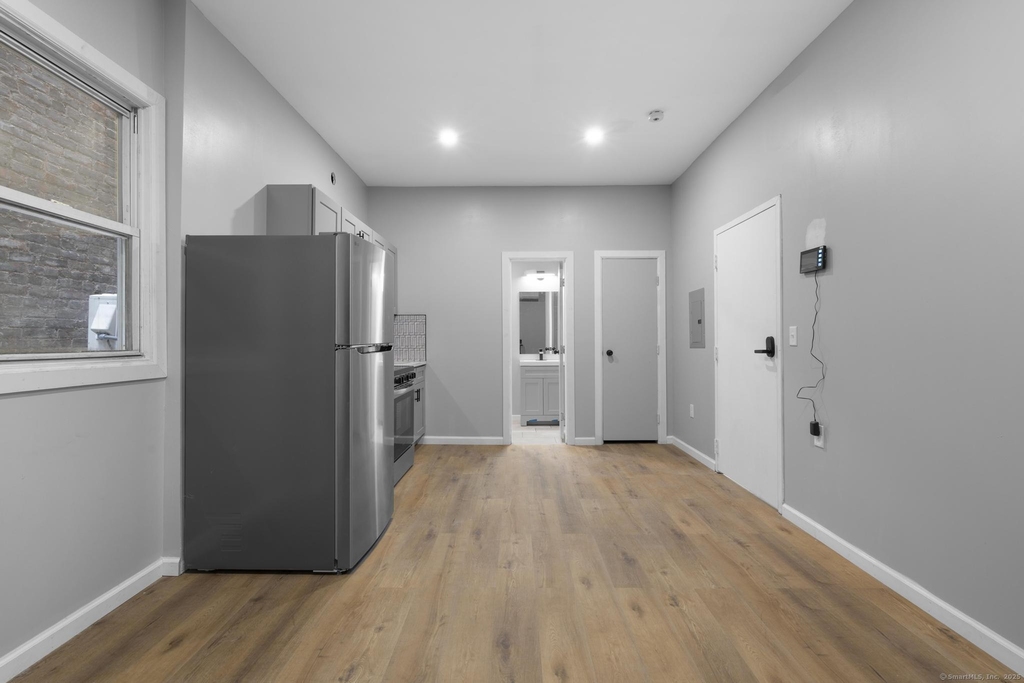 140 Grand Street - Photo 3