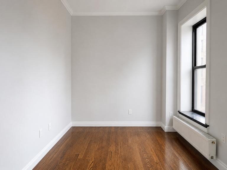 202 East 13th Street - Photo 6