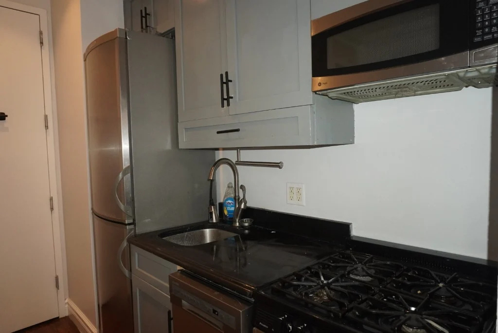 202 East 13th Street - Photo 12