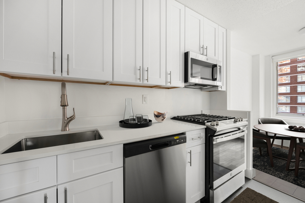 2nd Avenue - Photo 3