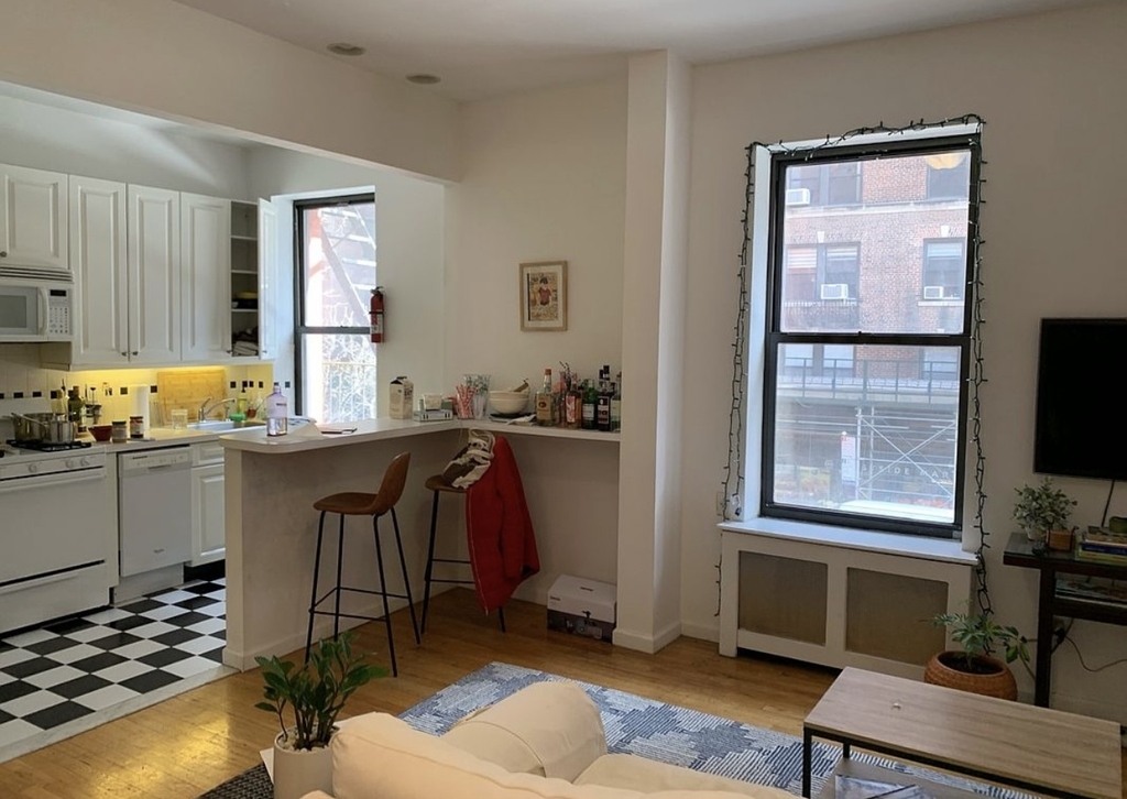 1402 Lexington Avenue - Photo 3