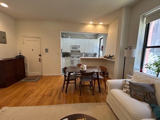 1402 Lexington Avenue - Photo 4