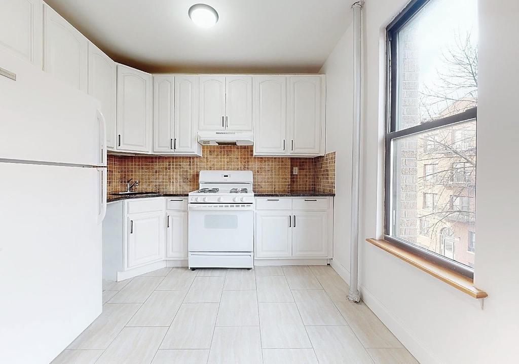 31-15 32nd Street - Photo 2