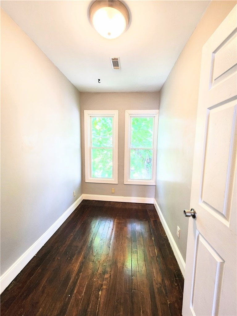 736 Clarissa St - Photo 7