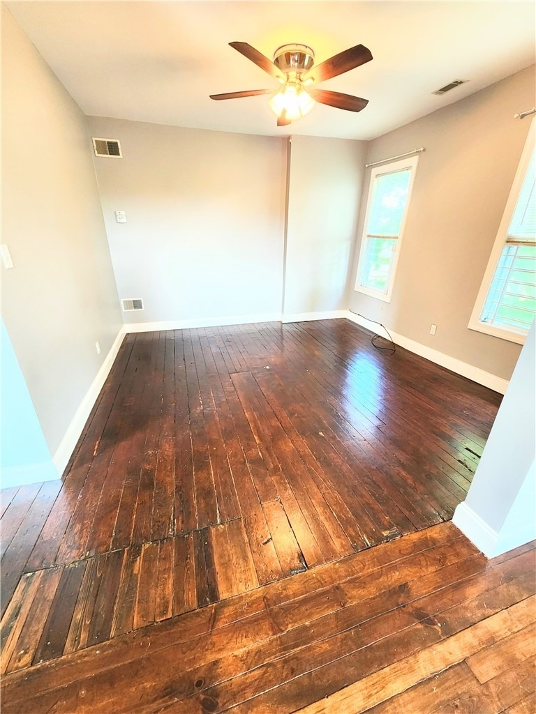 736 Clarissa St - Photo 3