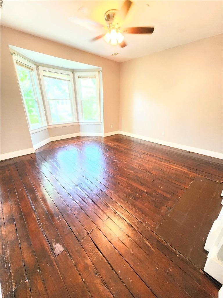736 Clarissa St - Photo 4