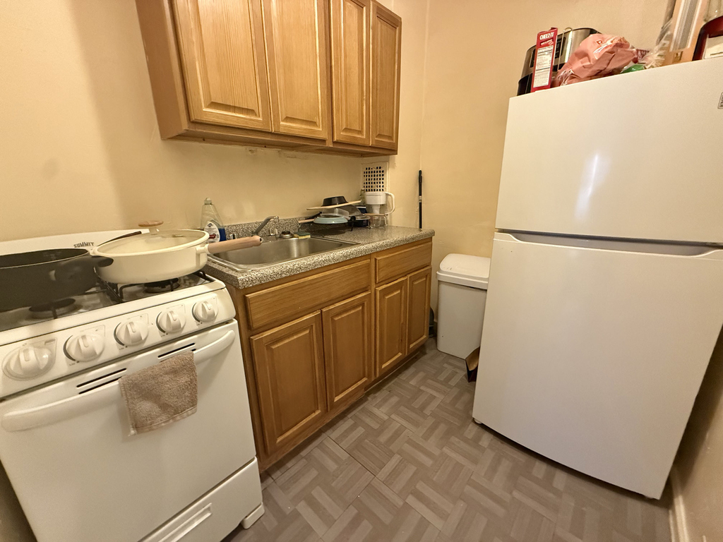 272 Clarkson Avenue - Photo 4