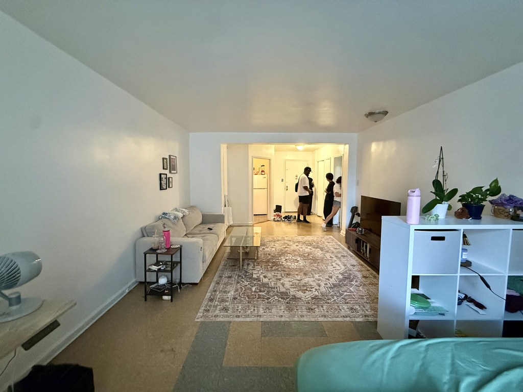 272 Clarkson Avenue - Photo 3