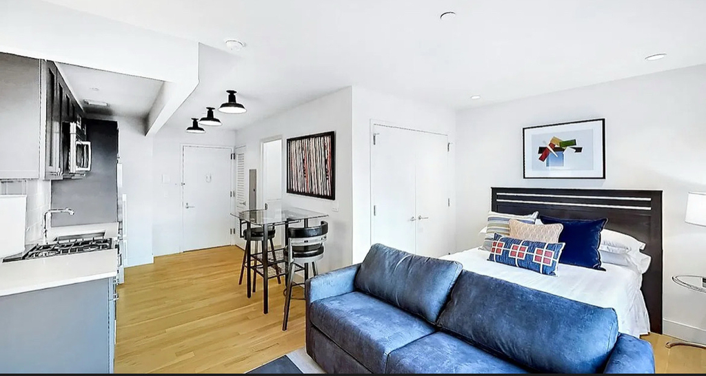 180 Franklin avenue - Photo 0
