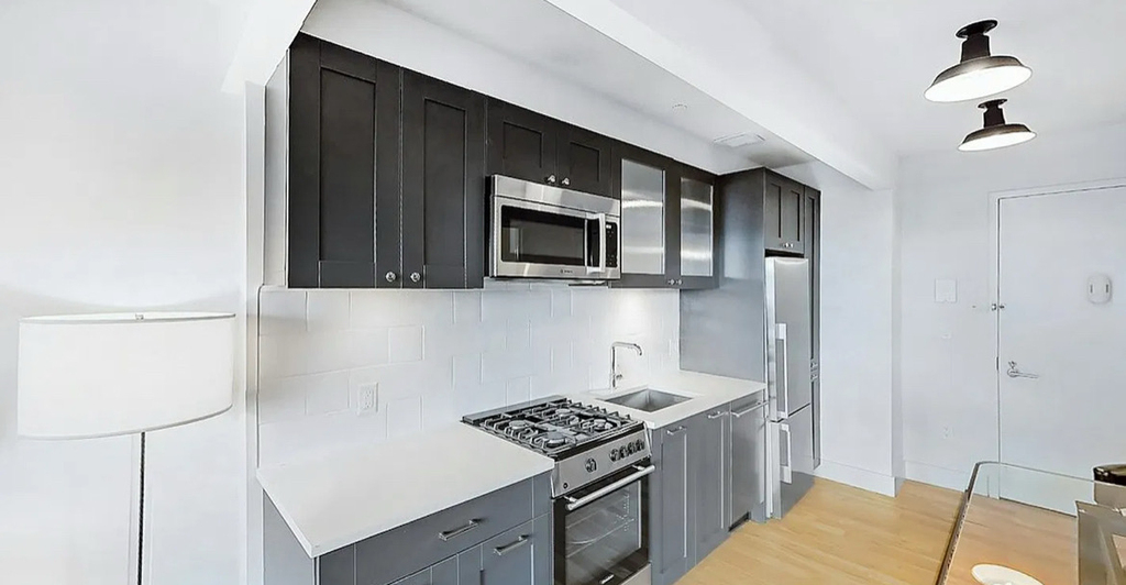 180 Franklin avenue - Photo 1