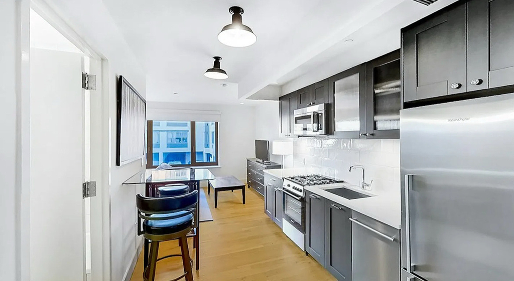 180 Franklin avenue - Photo 3