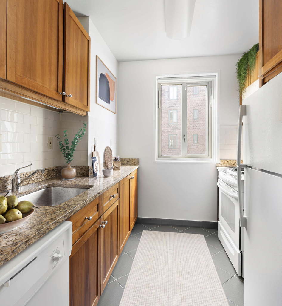 319 Avenue C - Photo 1