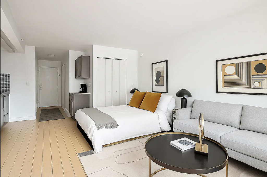 222 East 39th Street - Photo 1