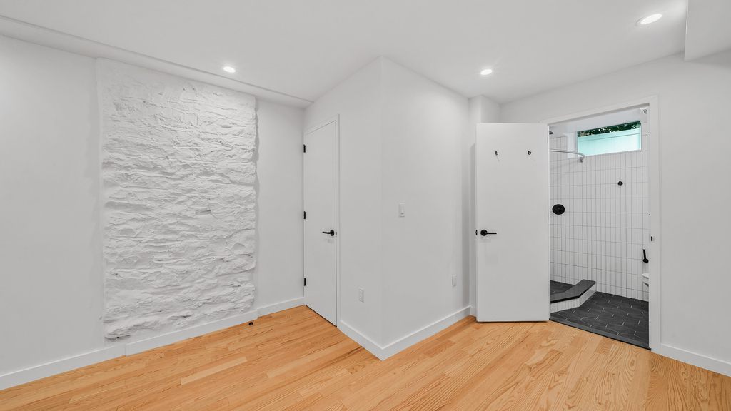 284 Suydam Street - Photo 2