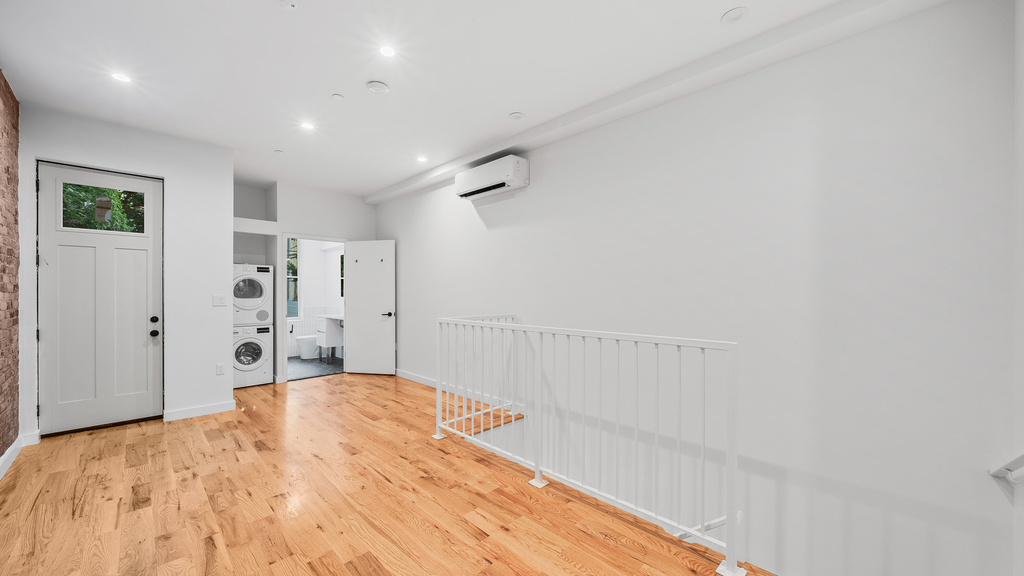 284 Suydam Street - Photo 3