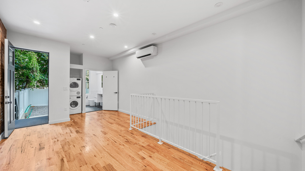 284 Suydam Street - Photo 8