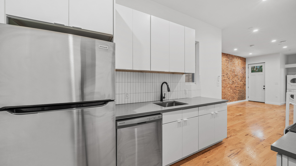 284 Suydam Street - Photo 5