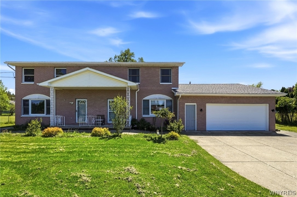 555 Lakeview Avenue - Photo 0