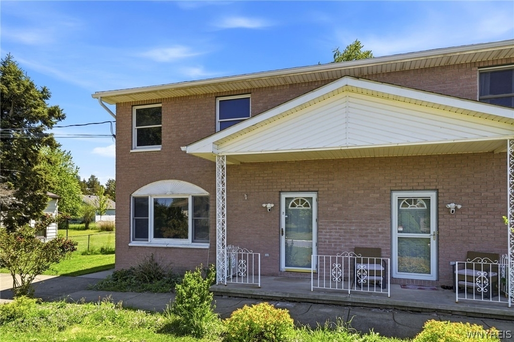 555 Lakeview Avenue - Photo 1