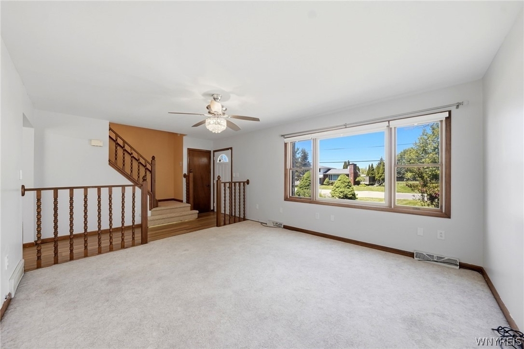 555 Lakeview Avenue - Photo 2