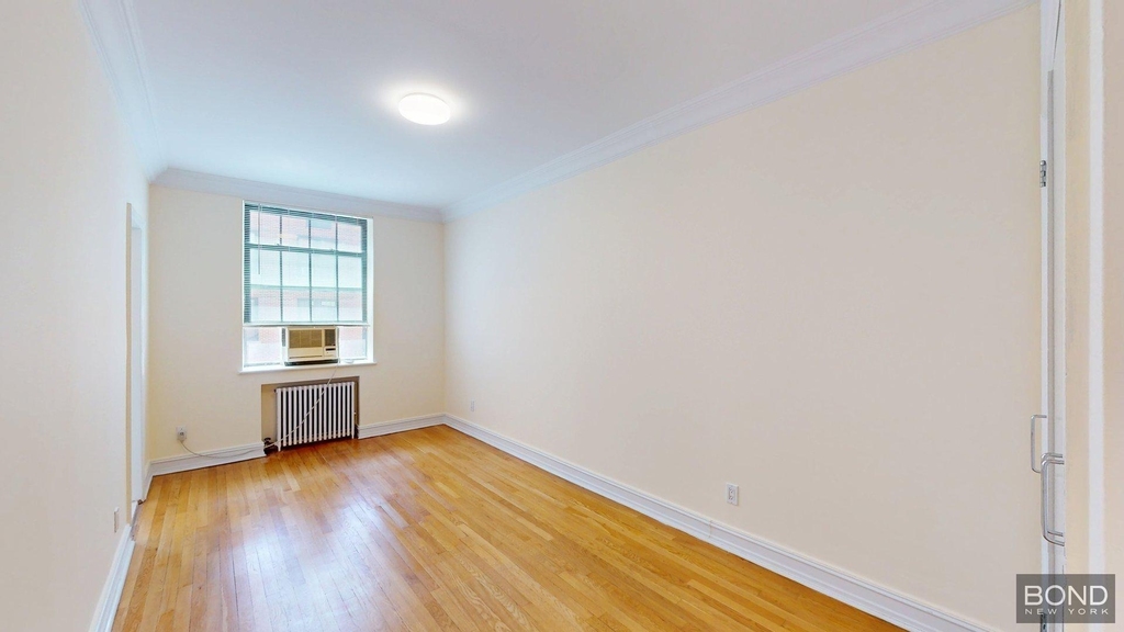 East 63rd Street - Photo 2