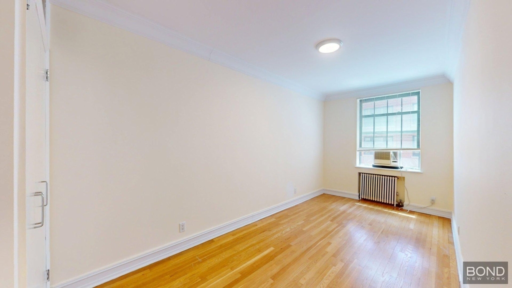 East 63rd Street - Photo 3