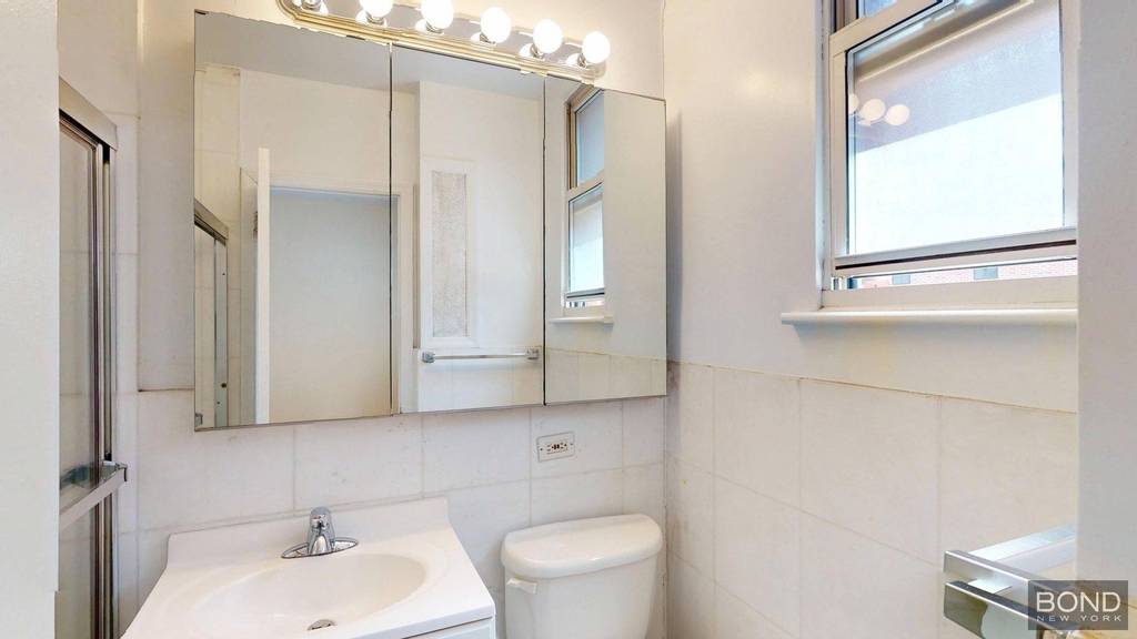 East 63rd Street - Photo 5