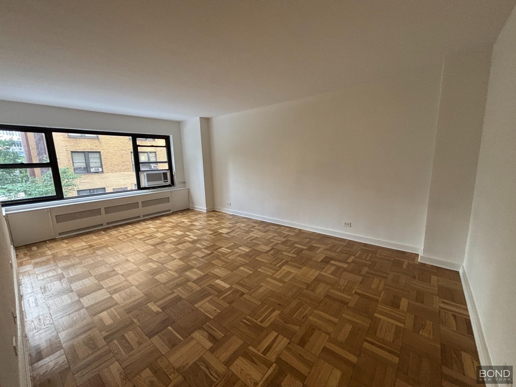 East 55th Street - Photo 0