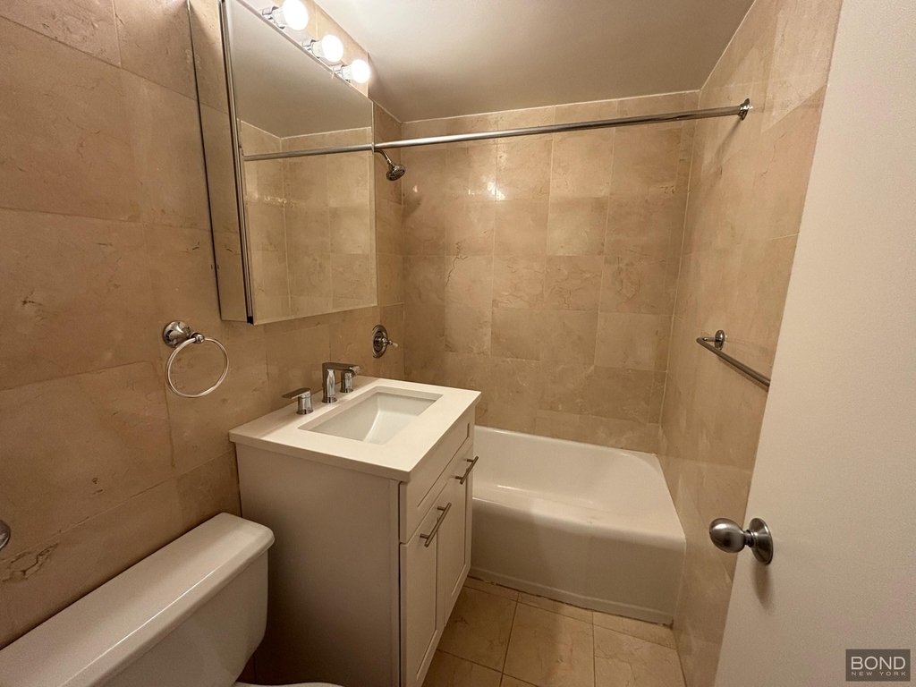 East 55th Street - Photo 5