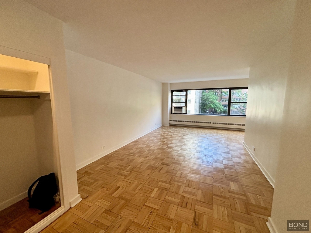 East 55th Street - Photo 0