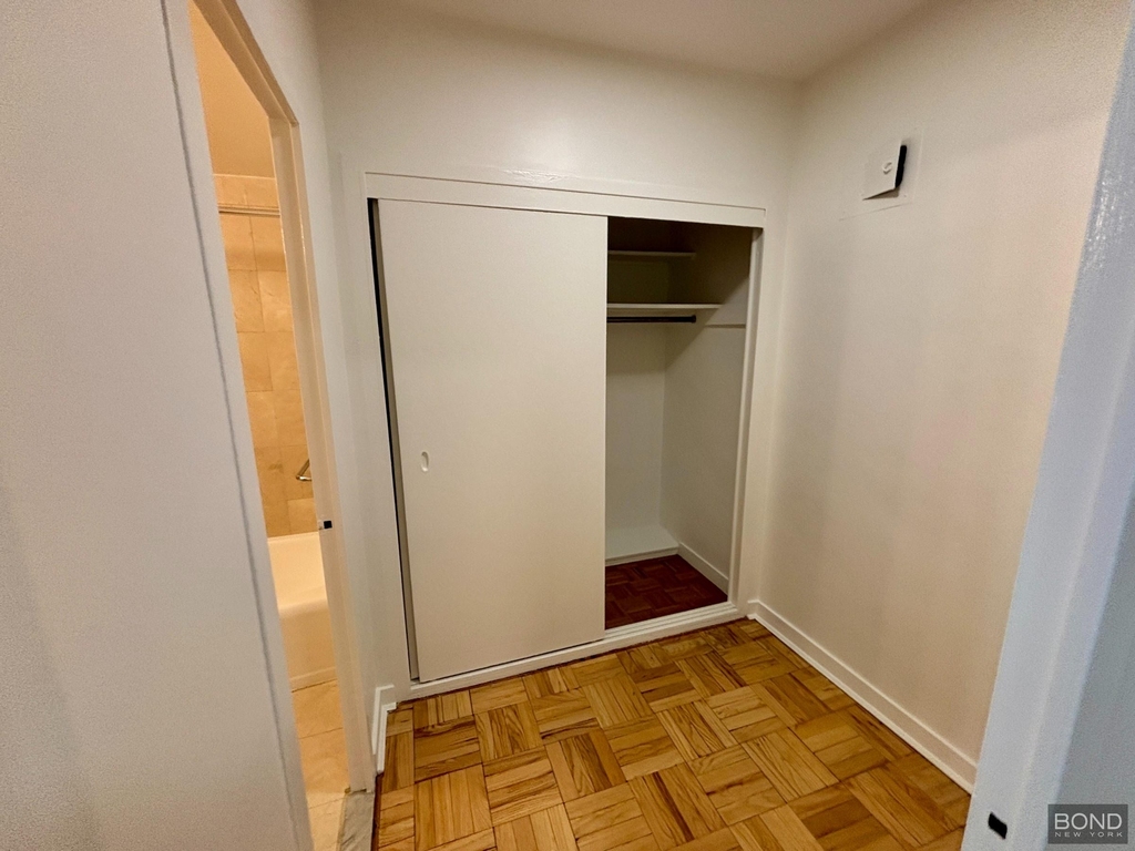 East 55th Street - Photo 5