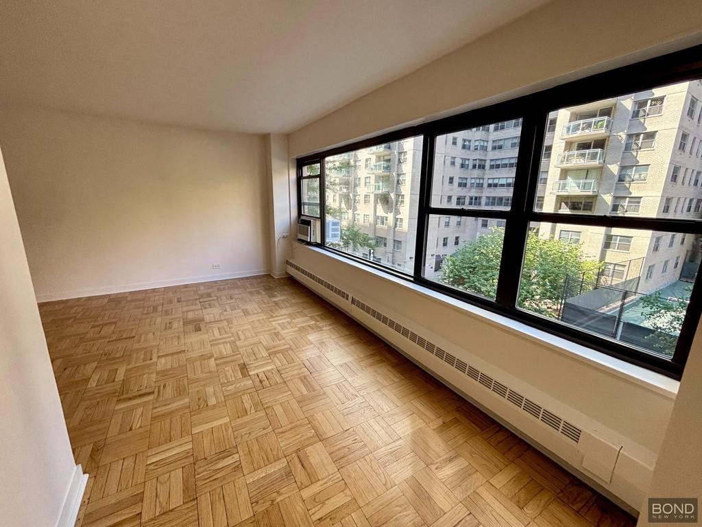 East 55th Street - Photo 1
