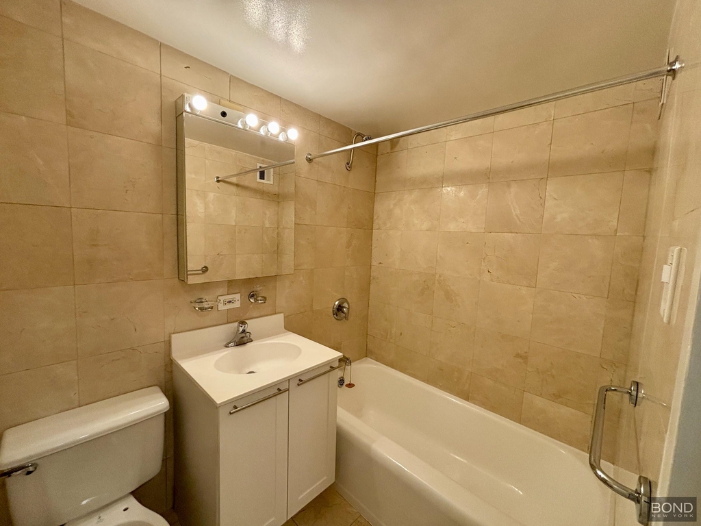 East 55th Street - Photo 6