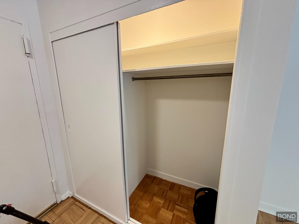 East 55th Street - Photo 4