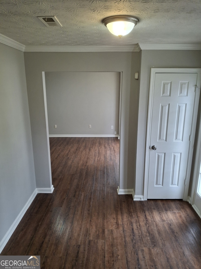 235 Vaness Drive - Photo 3
