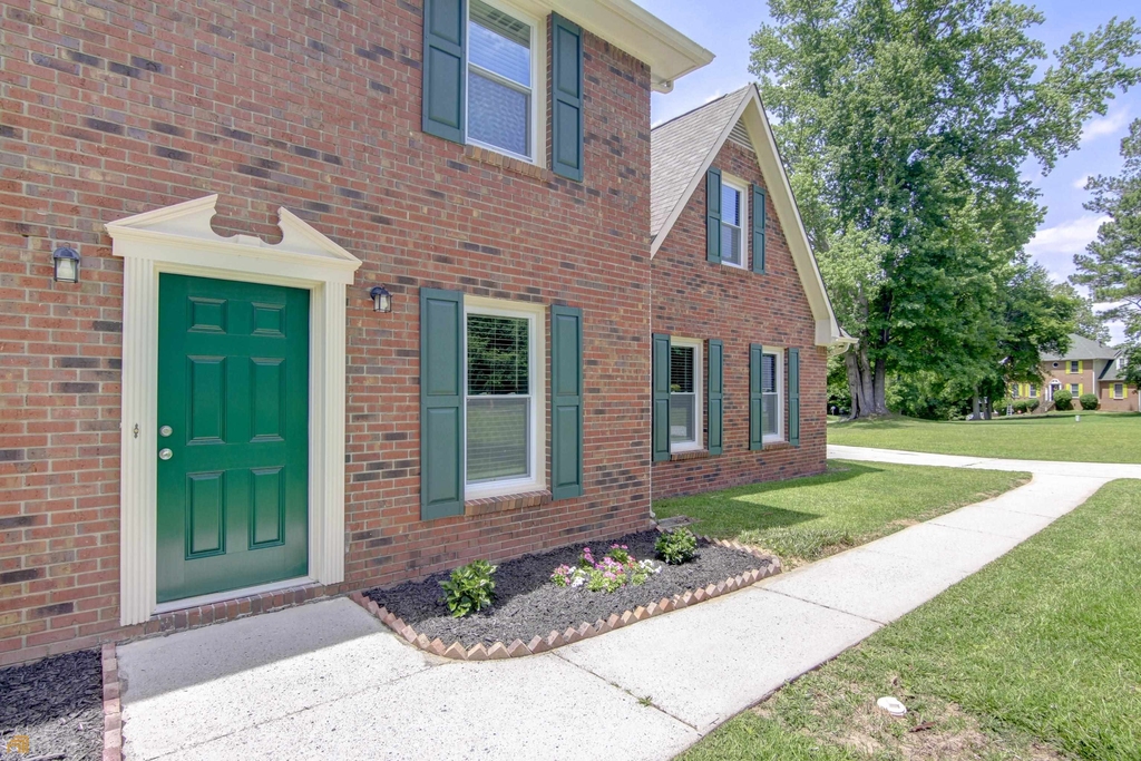 180 Fairfield Circle - Photo 1