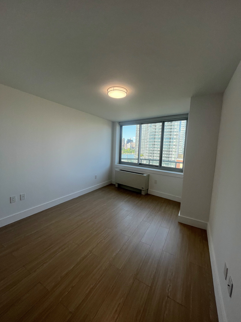 Center Boulevard - Photo 1