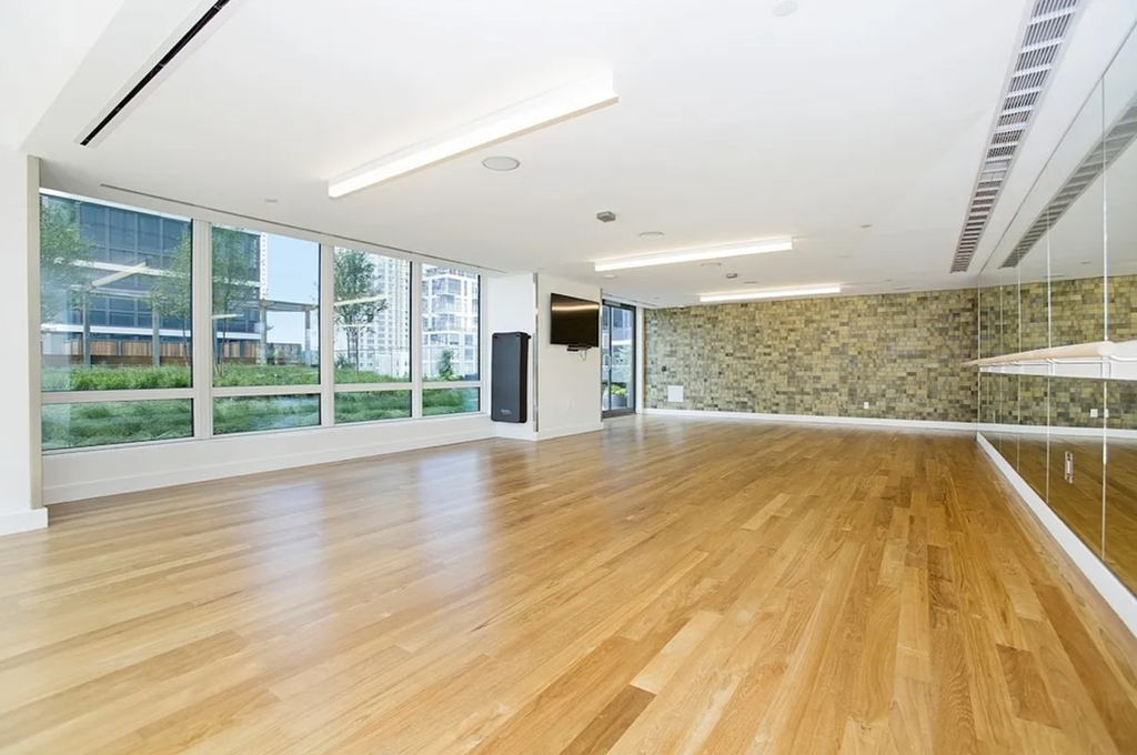 43-25 Hunter Street - Photo 8