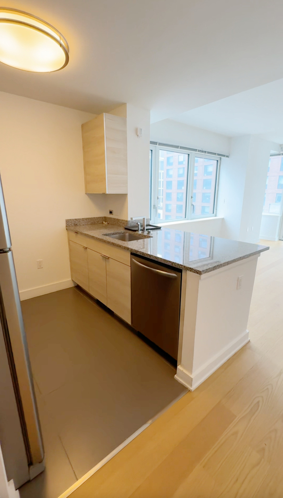 43-25 Hunter Street - Photo 2