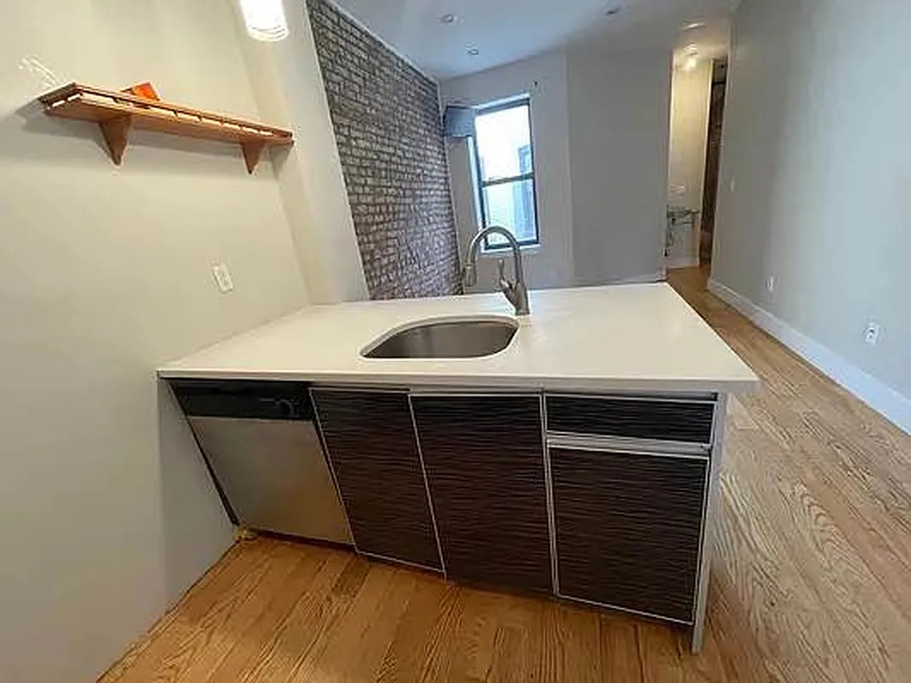 772 Jefferson Avenue - Photo 5