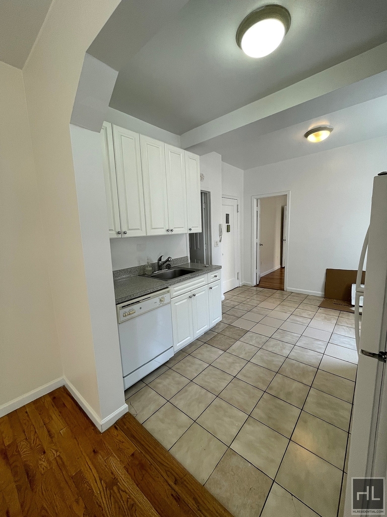 East 38th Street - Photo 6