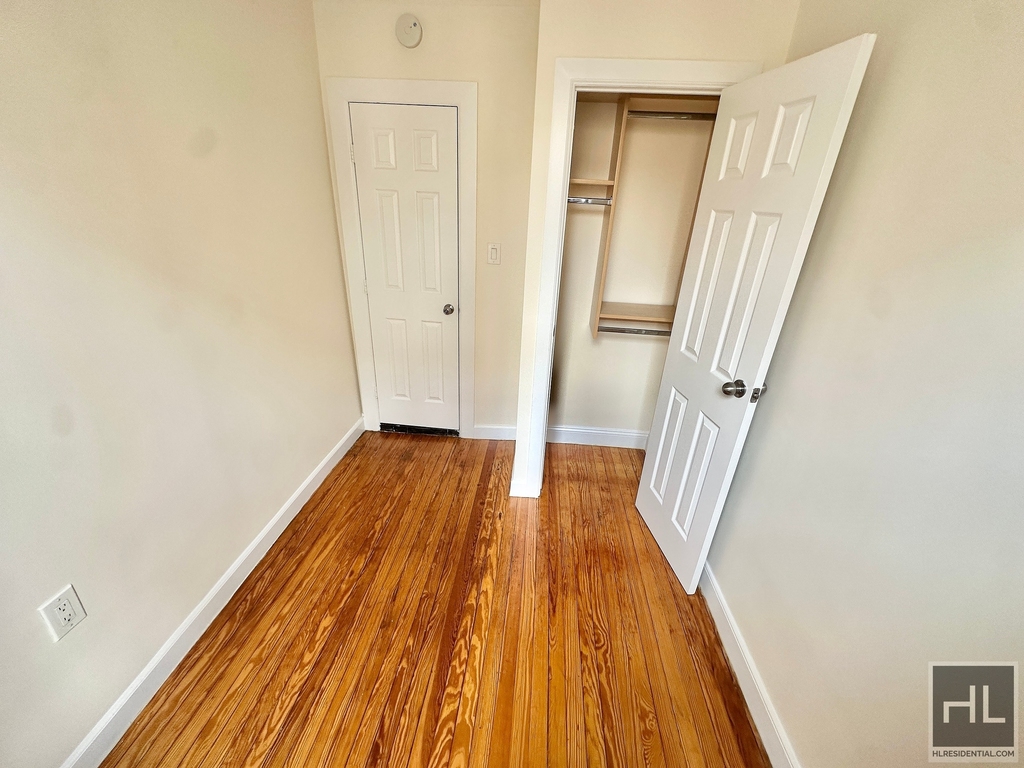 East 12th Street - Photo 4