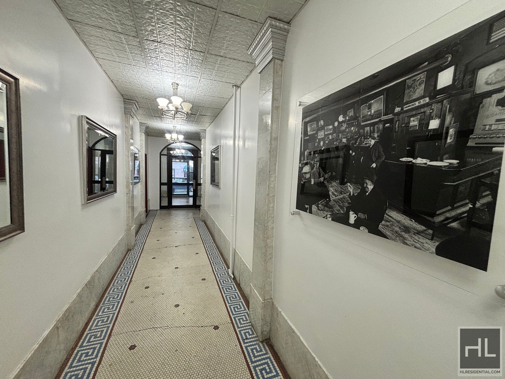 East 12th Street - Photo 8