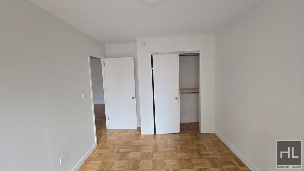 Fourth Avenue - Photo 3