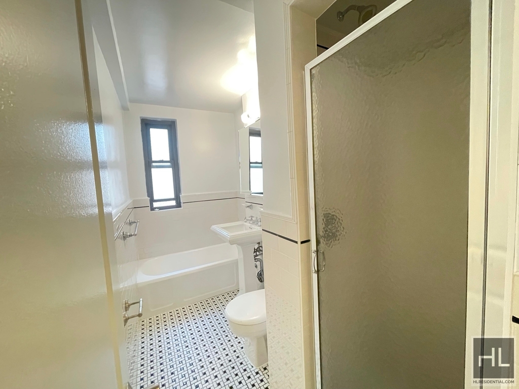 East 56 Street - Photo 4
