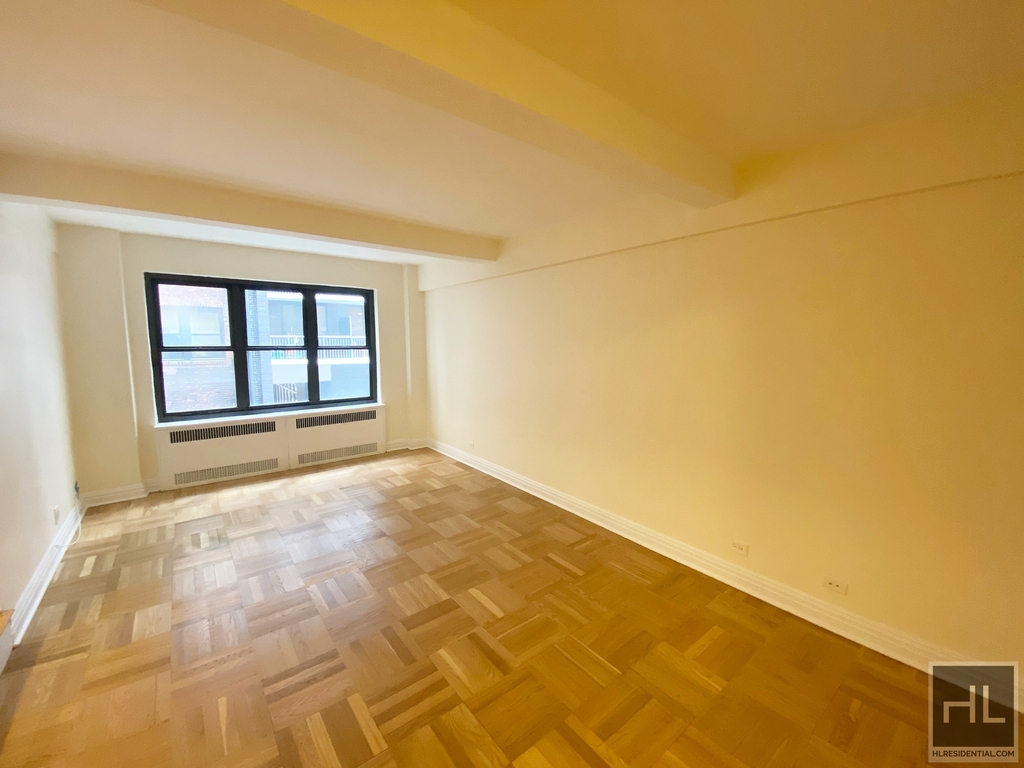 East 56 Street - Photo 2