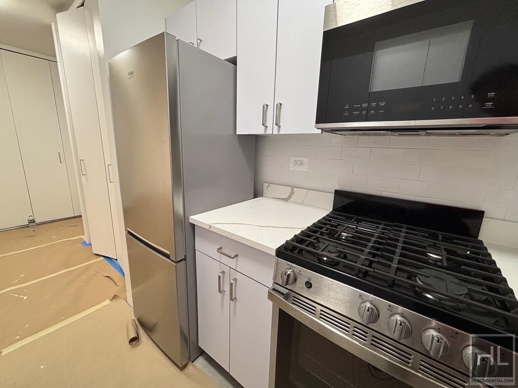 5 Avenue - Photo 2